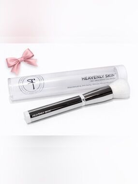 NEW✅ IT Cosmetics Heavenly Skin CC+ Skin Perfecting Brush No. 702